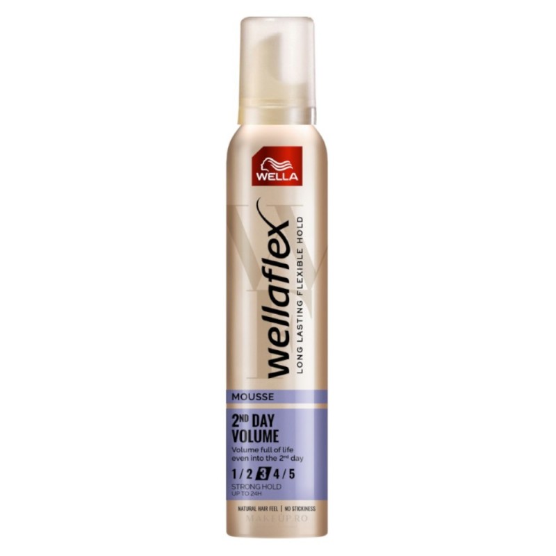 Spuma de Par pentru Fixare Medie Wella Wellaflex 2 Day Volume 3, 200 ml